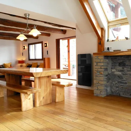 Chalet De 4 Chambres A Avec Magnifique Vue Sur La Montagne Jardin Amenage Et Wifi A 3 Km Des Pistes Chalé Camparan