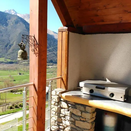 Chalet De 4 Chambres A Avec Magnifique Vue Sur La Montagne Jardin Amenage Et Wifi A 3 Km Des Pistes Camparan
