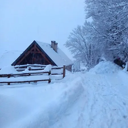 Chalet De 4 Chambres A Avec Magnifique Vue Sur La Montagne Jardin Amenage Et Wifi A 3 Km Des Pistes Camparan