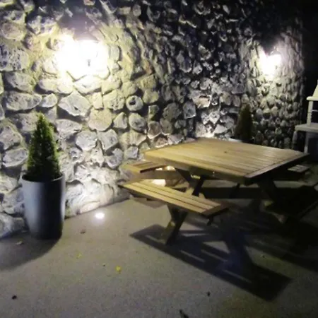 Chalet De 4 Chambres A Avec Magnifique Vue Sur La Montagne Jardin Amenage Et Wifi A 3 Km Des Pistes * Camparan