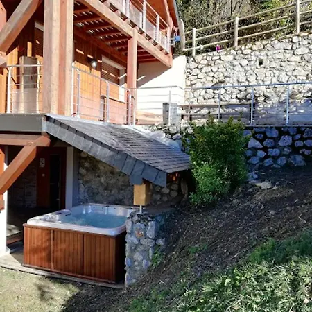 Chalet De 4 Chambres A Avec Magnifique Vue Sur La Montagne Jardin Amenage Et Wifi A 3 Km Des Pistes 샬레 *